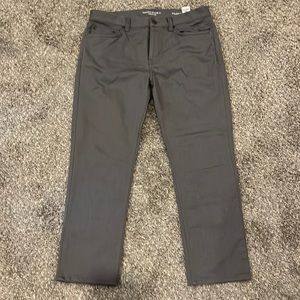 Banana Republic -Men’s Traveler Jean/Pant 33/30